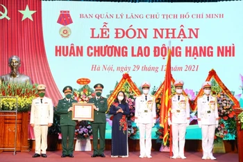 Phó Chủ tịch nước Võ Thị Ánh Xuân tại buổi lễ đón nhận Huân chương Lao động hạng Nhì.