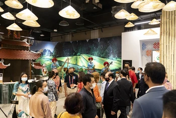 Nhà Triển lãm Việt Nam tại EXPO 2020 Dubai nhận được sự chú ý của truyền thông thế giới. (Ảnh: Bộ Văn hóa, Thể thao và Du lịch) 