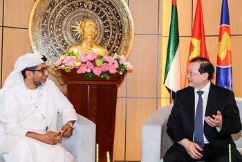 Thứ trưởng Văn hóa, Thể thao và Du lịch Tạ Quang Đông và ông Mohammed Saif Al Suwaidi, Tổng Giám đốc Quỹ Phát triển của Tiểu vương quốc Abu Dhabi (ADFD).