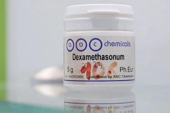 Dữ liệu thử nghiệm cho thấy thuốc kháng viêm Dexamethasone giúp giảm nguy cơ tử vong ở bệnh nhân Covid-19. (Ảnh: Reuters)