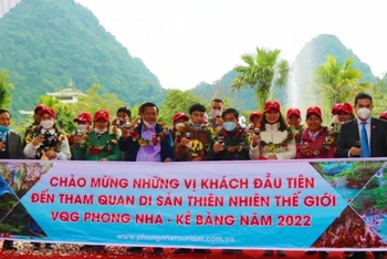 Quảng Bình đón đoàn khách du lịch đầu tiên trong năm 2022.