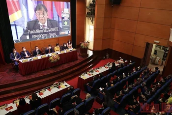 Đại diện Bộ Văn hóa, Thể thao và Du lịch tham dự phiên họp của UNESCO ghi danh Nghệ thuật Xòe Thái Việt Nam. (Ảnh: Hà Nam)