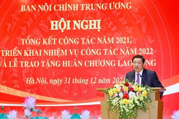 Đồng chí Phan Đình Trạc, Ủyviên Bộ Chính trị, Bí thư Trung ương Đảng, Trưởng Ban Nội chính Trung ương phát biểu chỉ đạo Hội nghị. (Ảnh: TTXVN)