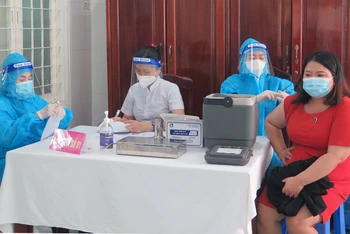 Điểm tiêm vaccine phòng Covid-19 ở Trường Cao đẳng Y tế Phú Yên.