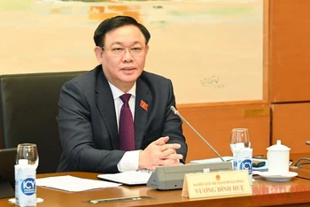 Chủ tịch Quốc hội Vương Đình Huệ phát biểu tại phiên thảo luận tổ. (Ảnh: DUY LINH).