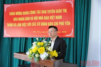 Tổng Biên tập Báo Nhân Dân Lê Quốc Minh thăm Hội Nhà báo, Báo Phú Yên và có bài phát biểu với đội ngũ phóng viên các cơ quan báo chí trên địa bàn tỉnh. 