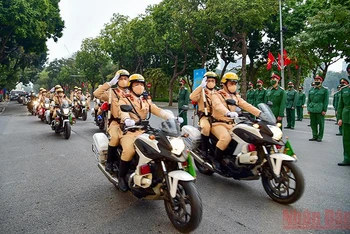 Các lực lượng ra quân bảo đảm trật tự an toàn giao thông. (Ảnh: Thành Đạt)