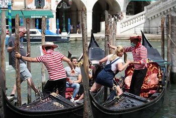 Chính quyền Venice sẽ hạn chế số lượng du khách để giảm tình trạng quá tải du lịch (Ảnh minh họa: REUTERS)