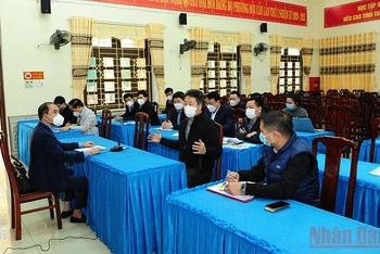 Bí thư Tỉnh ủy Tuyên Quang Chẩu Văn Lâm làm việc với lãnh đạo Công ty TNHH MSA YB về tình hình dịch bệnh Covid-19.