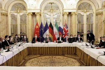 Quang cảnh cuộc họp của Ủy ban hỗn hợp JCPOA tại Vienna, Áo, ngày 17/12/2021. (Ảnh: Phái đoàn EU tại Vienna/Reuters)