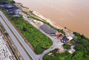 Tháng 9/2021, doanh nghiệp tư nhân Bình Sơn, thành phố Việt Trì (Phú Thọ) vi phạm Luật Đê điều trên diện tích gần 4.500 m2 đã bị phạt tới 250 triệu đồng.
