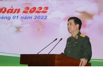 Thiếu tướng Nguyễn Văn Cường, Phó Chính ủy Tổng cục Hậu cần phát biểu ý kiến tại buổi gặp mặt.