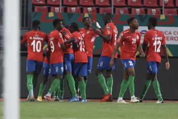 Các cầu thủ Gambia ăn mừng chiến thắng trước Mauritania. (Ảnh: beIN Sports)