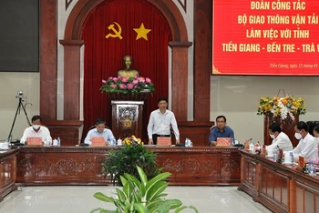 Thứ trưởng Nguyễn Xuân Sang phát biểu tại buổi làm việc với lãnh đạo các tỉnh Tiền Giang, Bến Tre và Trà Vinh.