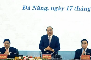 Chủ tịch nước Nguyễn Xuân Phúc chủ trì cuộc hội thảo. (Ảnh: TTXVN)