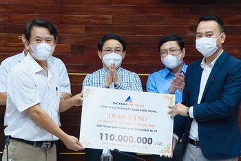 Công ty Cổ phần Đất Xanh Miền Trung đã hỗ trợ 1.000 túi An sinh điều trị tại nhà cho người nhiễm Covid-19.