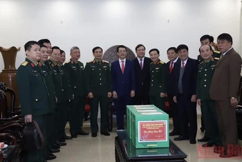 Đại tướng Phan Văn Giang thăm, chúc Tết và trao quà Tết tại huyện Nam Trực (Nam Định).