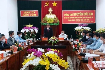 Đồng chí Nguyễn Đức Hải, Phó Chủ tịch Quốc hội phát biểu tại buổi làm việc với lãnh đạo tỉnh và Đoàn đại biểu Quốc hội tỉnh Kon Tum.