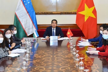 Đoàn Việt Nam dự tham vấn chính trị lần thứ 5 giữa Bộ Ngoại giao Việt Nam và Bộ Ngoại giao Uzbekistan. (Ảnh: Báo Thế giới và Việt Nam)