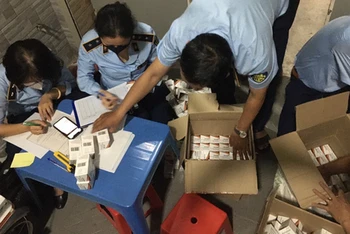 Tang vật lô thuốc điều trị Covid-19 bị cơ quan chức năng thu giữ. Ảnh: Cục QLTT TP Hồ Chí Minh