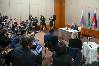 Bộ trưởng Ngoại giao Nga Sergei Lavrov trả lời báo chí ngày 21/1. Ảnh: Bộ Ngoại giao Nga (mid.ru)