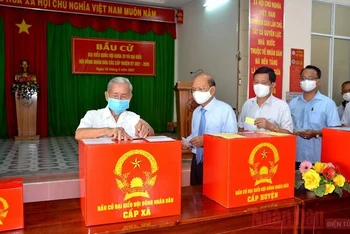 Cử tri tại Bình Thuận bỏ phiếu bầu cử Đại biểu Quốc hội khóa XV và Đại biểu Hội đồng nhân dân các cấp nhiệm kỳ 2021-2026 hồi tháng 5/2021. 
