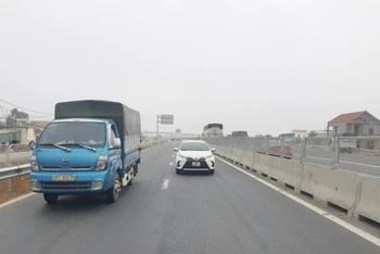 Thông xe tạm đoạn cao tốc Cao Bồ-Mai Sơn.