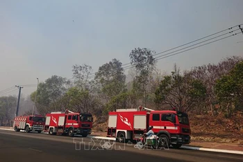 Xe chữa cháy tham gia chữa cháy rừng tại khu vực núi Minh Đạm, thị trấn Long Hải, huyện Long Điền, Bà Rịa-Vũng Tàu hồi tháng 2/2020. Ảnh: TTXVN. 