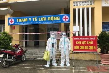 Các y bác sĩ tuyến đầu được tăng cường về hỗ trợ y tế xã Hòa Liên, huyện Hòa Vang.