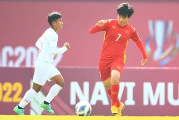 Tuyết Dung (7)-người ghi “siêu phẩm" giúp đội tuyển Việt Nam gỡ hòa 1-1. (Ảnh: AFC)