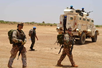 Binh sĩ thuộc Phái bộ gìn giữ hòa bình của Liên hợp quốc tại Mali (MINUSMA) làm nhiệm vụ tại Fafa, Mali. (Ảnh: AFP/TTXVN)