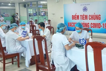 Chiến dịch tiêm chủng thần tốc tại Thái Bình được triển khai cả trong những ngày Tết Nhâm Dần.