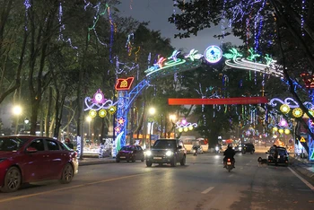 Đường phố Hà Giang được trang hoàng lộng lẫy đón chào năm mới 2022.