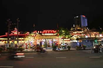 Chùa An Long là điểm đến của nhiều người dân Đà Nẵng trong thời khắc giao thừa.