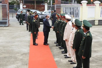 Chủ tịch nước Nguyễn Xuân Phúc thăm và chúc Tết các lực lượng vũ trang TP Đà Nẵng.