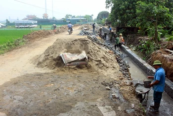 Tuyến đường huyện ĐH78 chạy qua xã Quỳnh Ngọc, huyện Quỳnh Phụ (tỉnh Thái Bình) đang sắp hoàn thành sau một chủ trương đúng, được nhân dân đồng thuận và hưởng ứng. Nhiều hộ dân hiến đất làm đường.