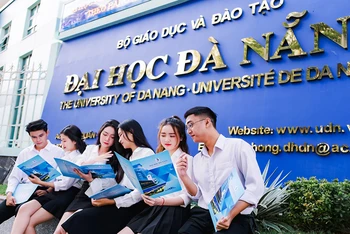 Phát triển Đại học Đà Nẵng thành Đại học Quốc gia Đà Nẵng.