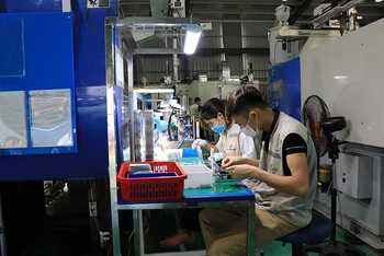 Công nhân Công ty TNHH Hanpro Vina, Khu công nghiệp Yên Phong Bắc Ninh mở rộng.