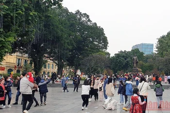 Hà Nội đón lượng khách du xuân lớn trong Tết Nhâm Dần 2022 (Ảnh: T.LINH)