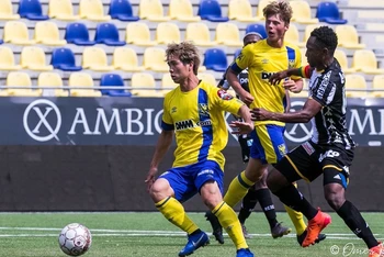 Tiền đạo Công Phượng trong một lần hiếm hoi được ra sân thi đấu khi khoác áo đội Sint-Truiden của Bỉ. 