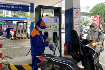 Hoạt động kinh doanh xăng dầu tại cửa hàng xăng dầu số 171 Xuân Thủy (quận Cầu Giấy, Hà Nội) diễn ra bình thường.