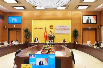 Các đại biểu tại Phiên họp toàn thể lần thứ 4 Ủy ban Pháp luật của Quốc hội.