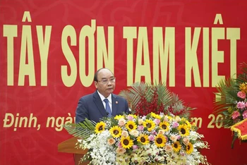 Chủ tịch nước Nguyễn Xuân Phúc phát biểu tại Lễ khánh thành Đền thờ Tây Sơn Tam Kiệt. (Ảnh: Thống Nhất/TTXVN)