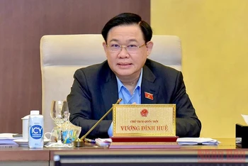 Chủ tịch Quốc hội Vương Đình Huệ phát biểu cho ý kiến vào nội dung phiên họp. (Ảnh: DUY LINH)