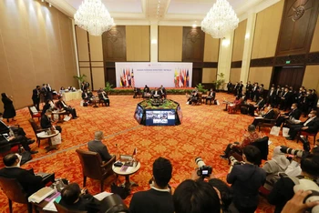 Hội nghị hẹp Bộ trưởng Ngoại giao ASEAN tại Phnom Penh (Ảnh: AKP)
