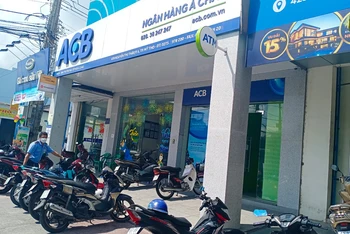Phòng giao dịch Ngân hàng ACB trên đường Nguyễn Thị Thập, phường 6, TP Mỹ Tho (Tiền Giang).