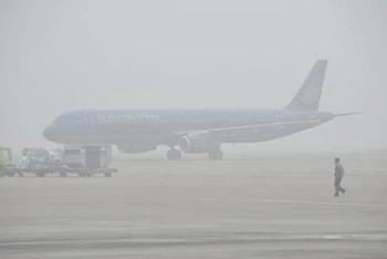 Sương mù dày đặc tại sân bay Nội Bài khiến nhiều chuyến bay không thể hạ cánh. (Ảnh: Tổng Công ty quản lý bay Việt Nam cung cấp)