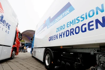 Một chiếc xe tải Hyundai chạy bằng pin nhiên liệu hydro tại Luzern, Thụy Sĩ ngày 7/10/2020. (Ảnh: Reuters)