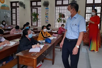 Lãnh đạo tỉnh Phú Yên kiểm tra, nhắc nhở các trường học tăng cường công tác phòng, chống dịch Covid-19.