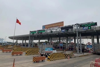 Trạm thu phí cao tốc Hà Nội-Hải Phòng, dự án thí điểm chỉ áp dụng thu phí ETC theo chỉ đạo của Chính phủ. (ẢNH: QUANG HƯNG)